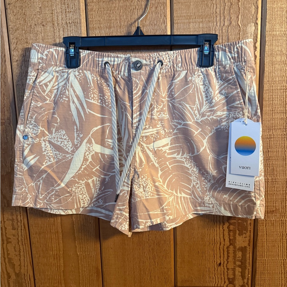Vuori Women’s Ripstop Short Pink Salt Rainforest Large NWT